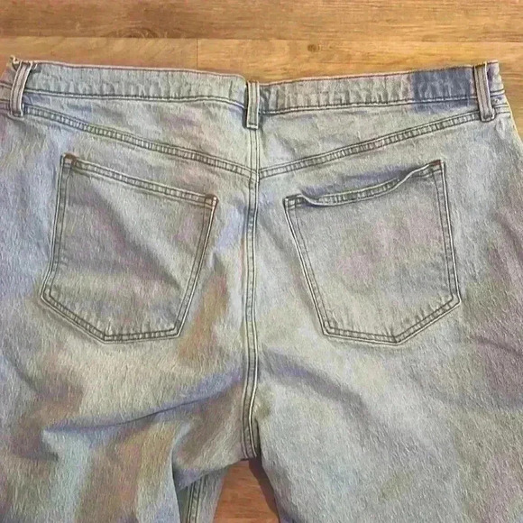 Abercrombie Curve Love Ultra High Rise 90s Straight Jean sz 36/22S - Picture 8 of 11